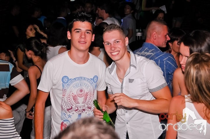 Petrecerea de joi seara din Escape, 