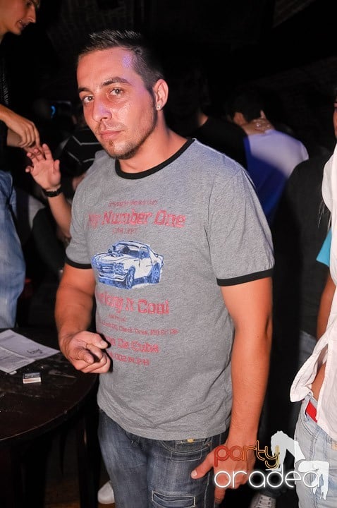 Petrecerea de joi seara din Escape, 