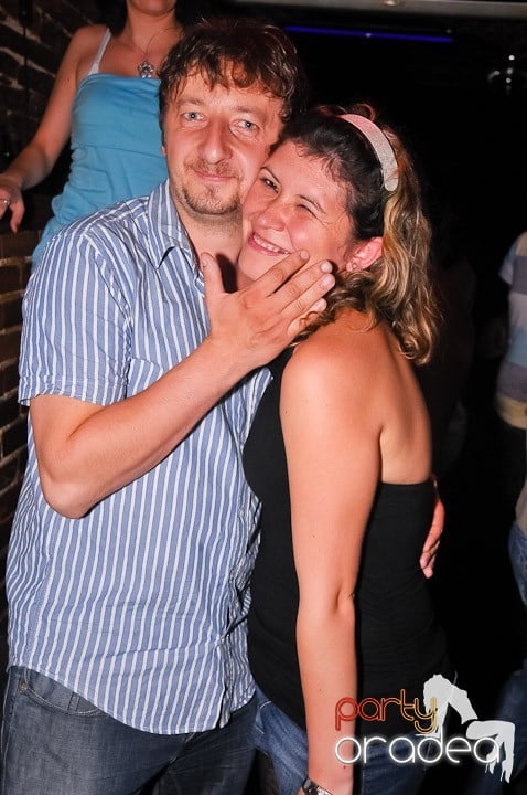 Petrecerea de joi seara din Escape, 