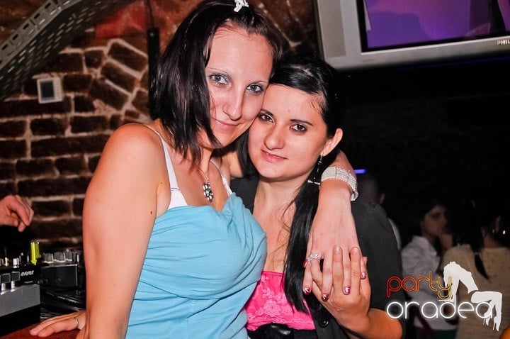 Petrecerea de joi seara din Escape, 