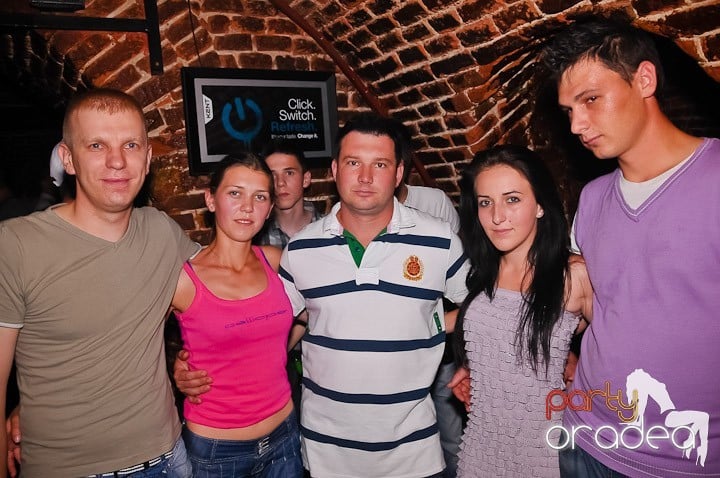 Petrecerea de joi seara din Escape, 