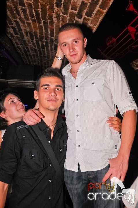 Petrecerea de joi seara din Escape, 