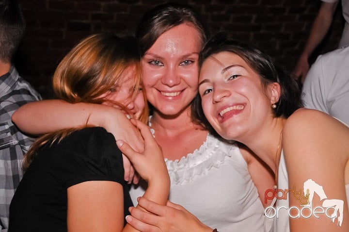 Petrecerea de joi seara din Escape, 