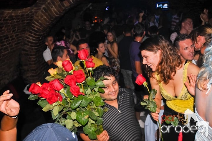 Petrecerea de marţi în Club Escape, 