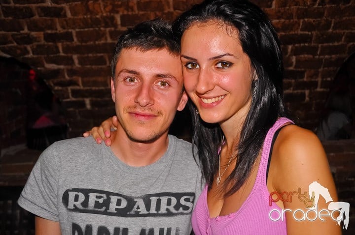 Petrecerea de marţi în Club Escape, 