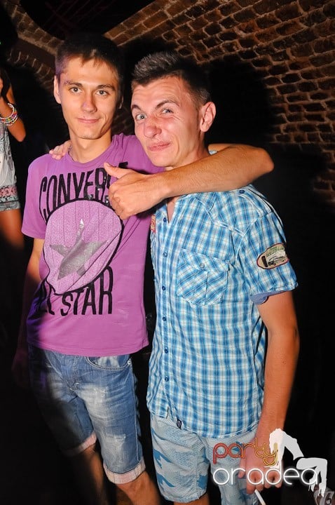 Petrecerea de marţi în Club Escape, 