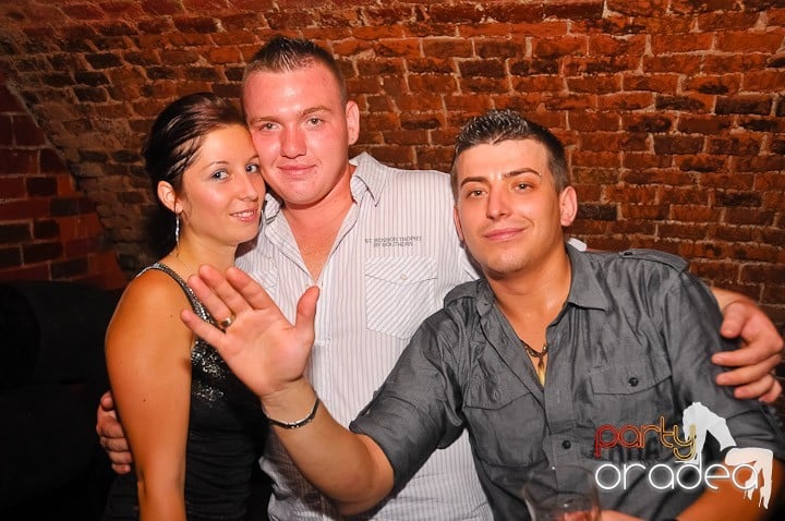 Petrecerea de marţi în Club Escape, 