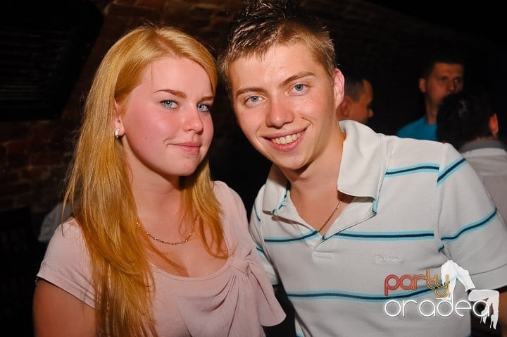 Petrecerea de marţi în Club Escape, 