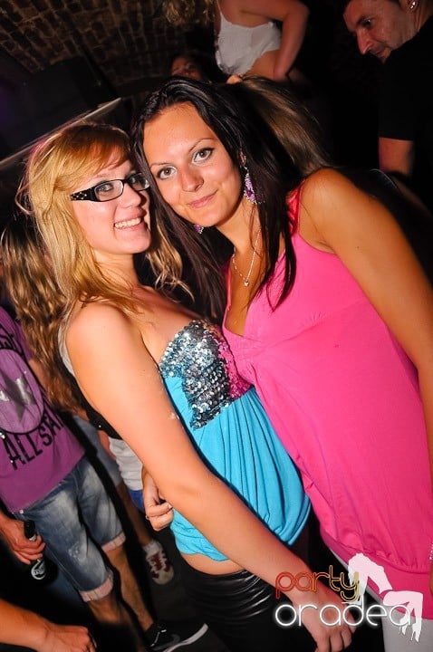 Petrecerea de marţi în Club Escape, 