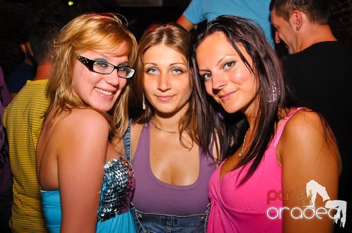 Petrecerea de marţi în Club Escape, 