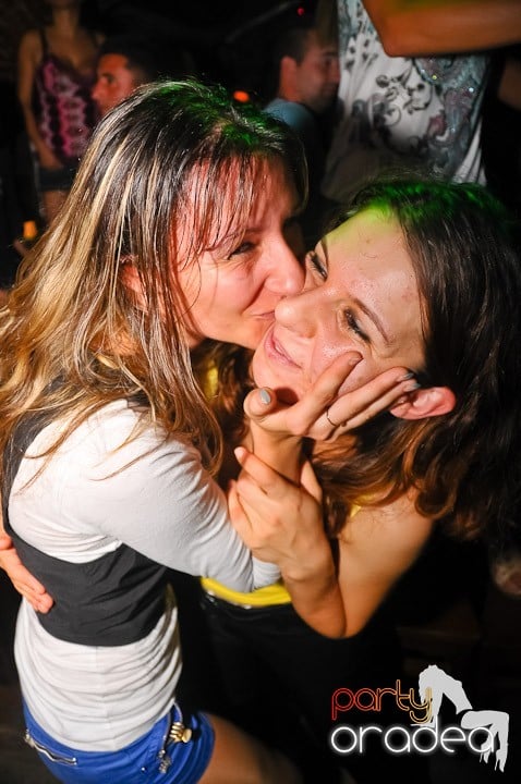 Petrecerea de marţi în Club Escape, 