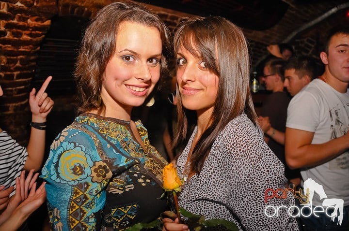 Petrecerea de marţi în Club Escape, 