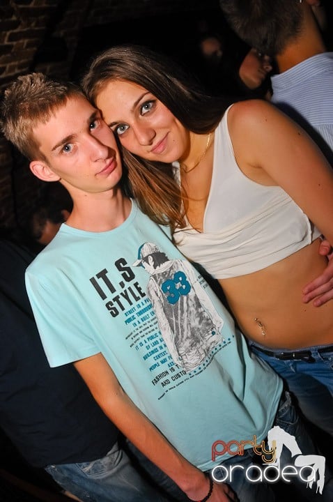 Petrecerea de marţi în Club Escape, 