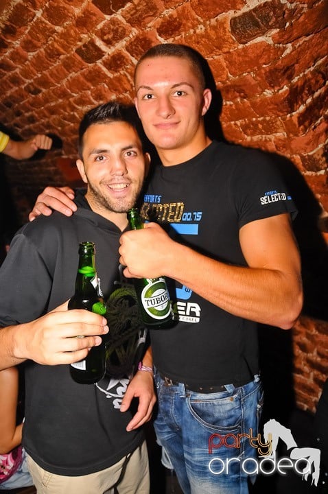 Petrecerea de marţi în Club Escape, 