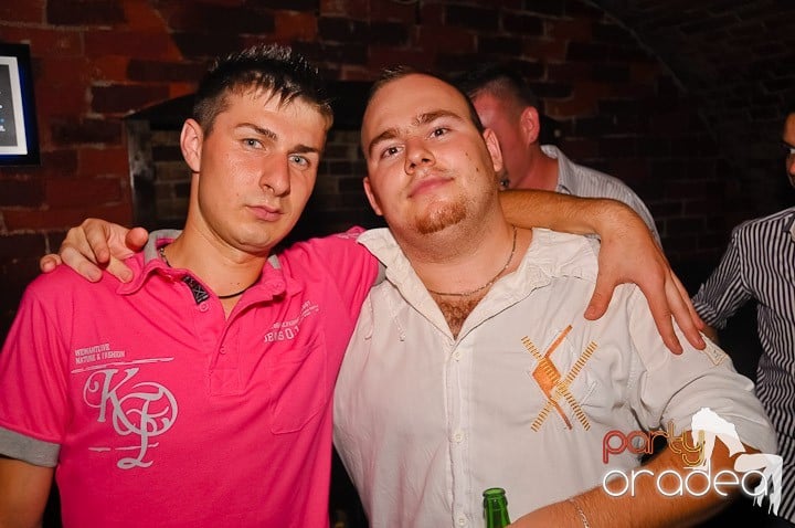 Petrecerea de marţi în Club Escape, 