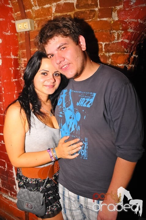 Petrecerea de marţi în Club Escape, 