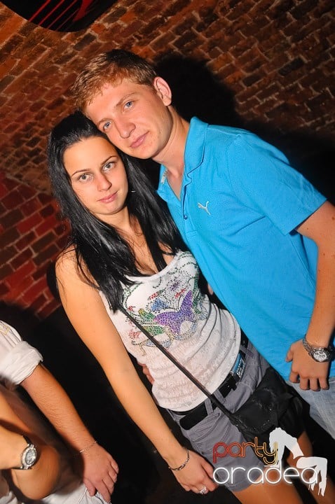 Petrecerea de marţi în Club Escape, 