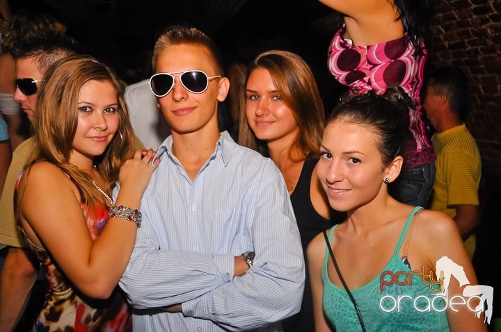 Petrecerea de marţi în Club Escape, 