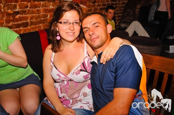 Petrecerea de marţi în Club Escape, 