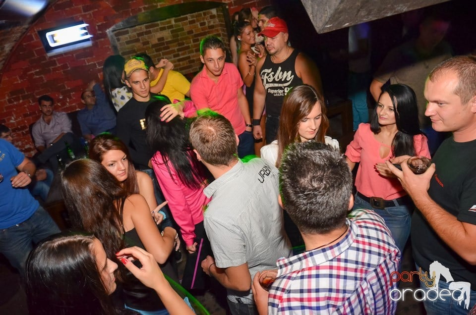 Petrecerea de miercuri în Club Escape, 