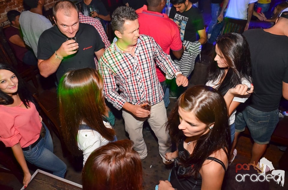 Petrecerea de miercuri în Club Escape, 