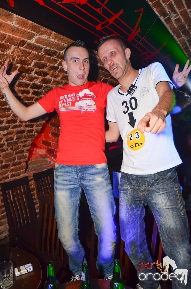 Petrecerea de miercuri în Club Escape, 