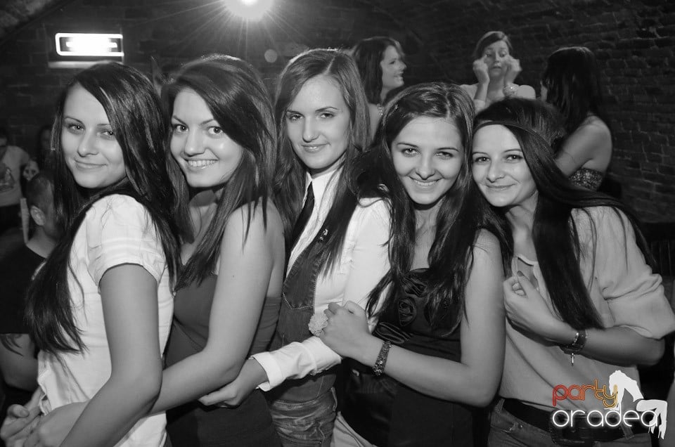 Petrecerea de miercuri în Club Escape, 