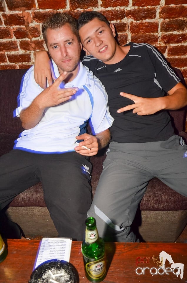 Petrecerea de miercuri în Club Escape, 