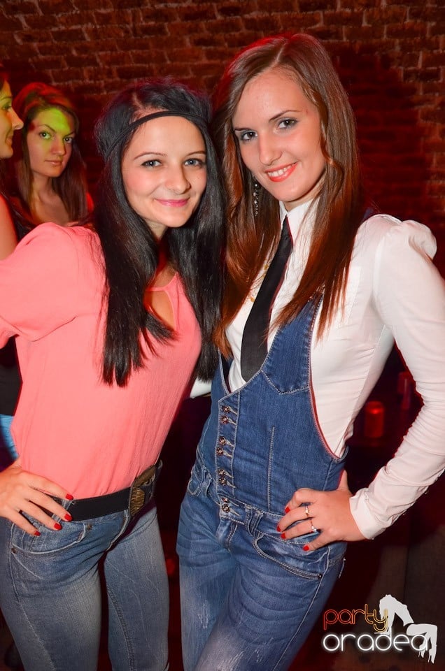 Petrecerea de miercuri în Club Escape, 