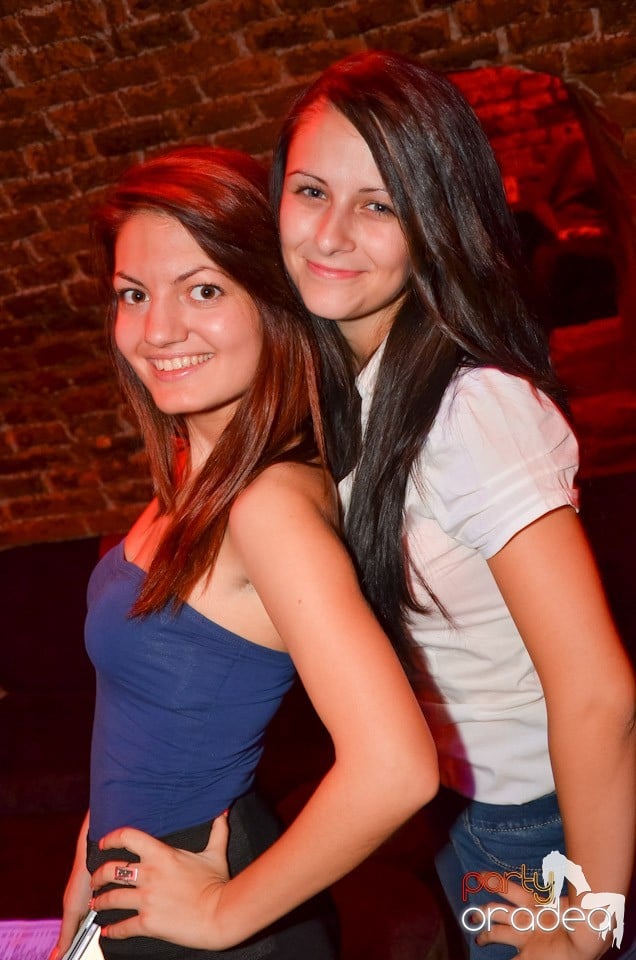 Petrecerea de miercuri în Club Escape, 