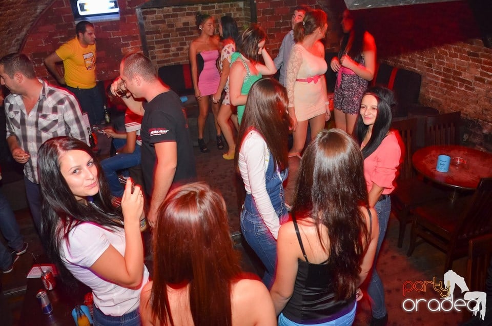 Petrecerea de miercuri în Club Escape, 