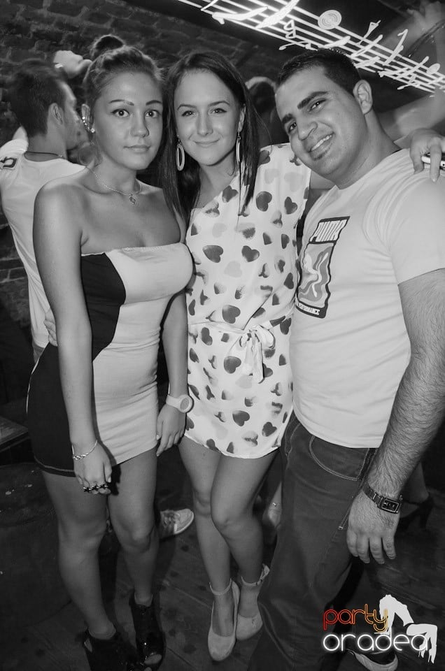 Petrecerea de miercuri în Club Escape, 