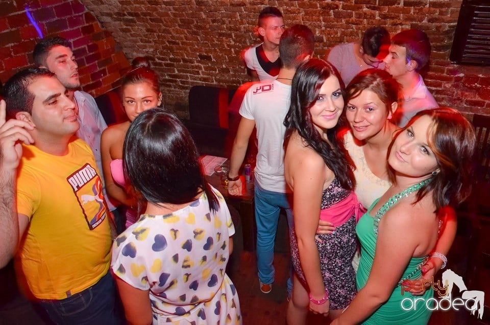 Petrecerea de miercuri în Club Escape, 