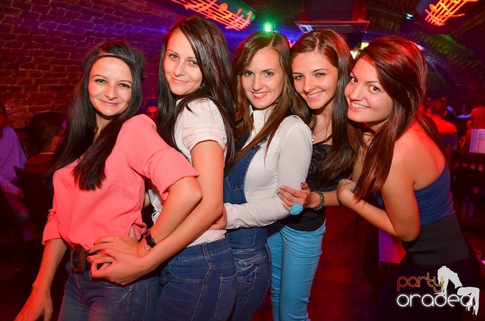 Petrecerea de miercuri în Club Escape, 