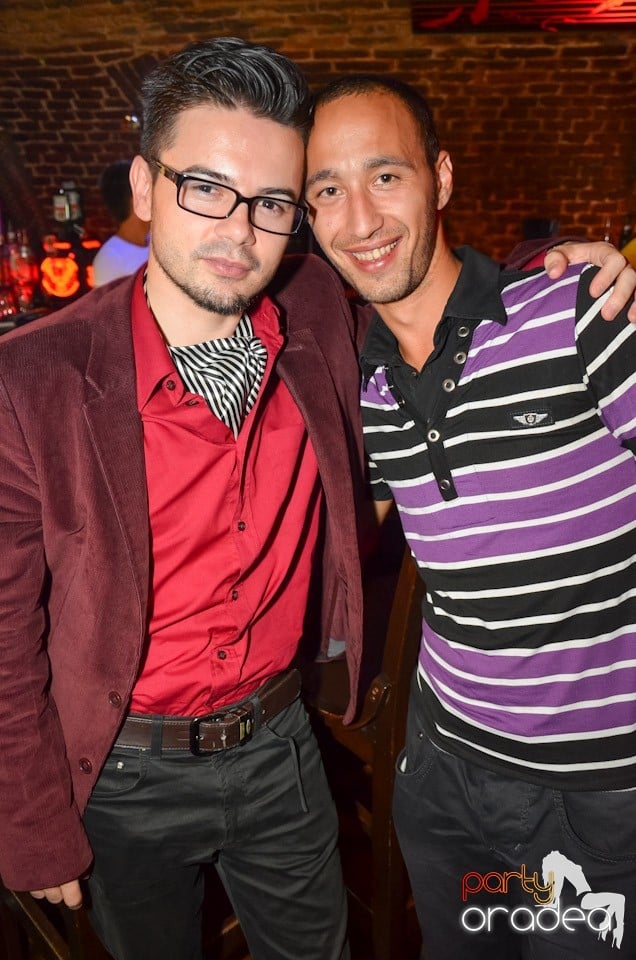 Petrecerea de miercuri în Club Escape, 