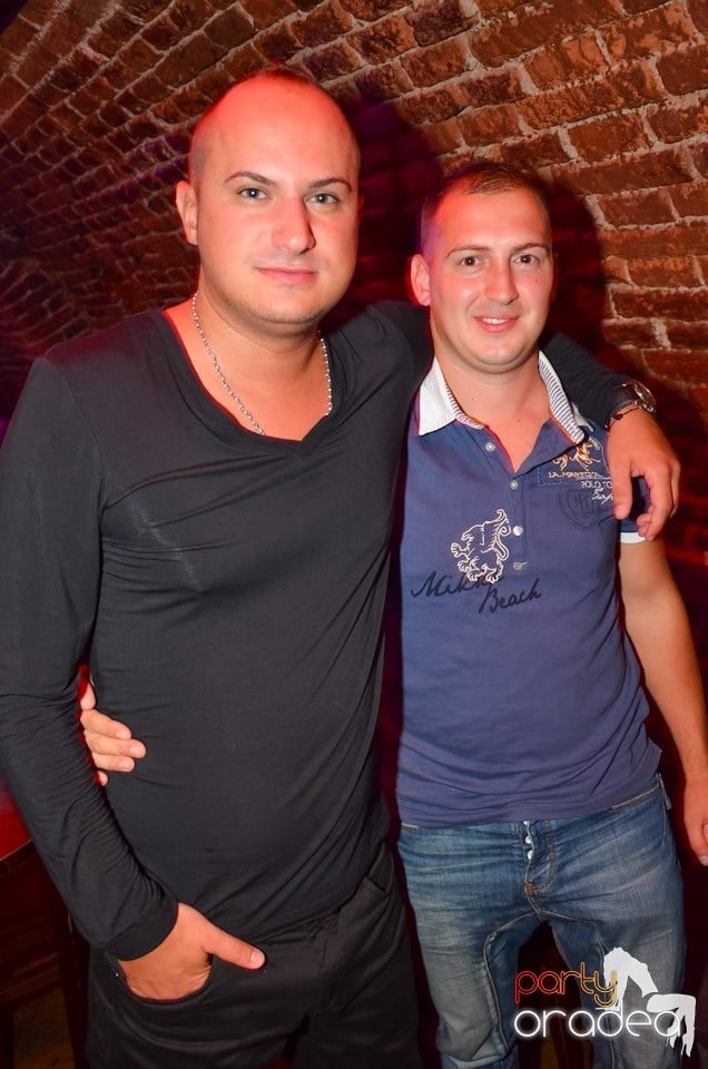 Petrecerea de miercuri în Club Escape, 