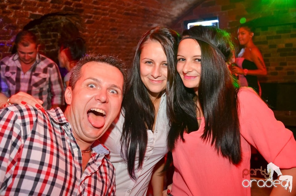 Petrecerea de miercuri în Club Escape, 