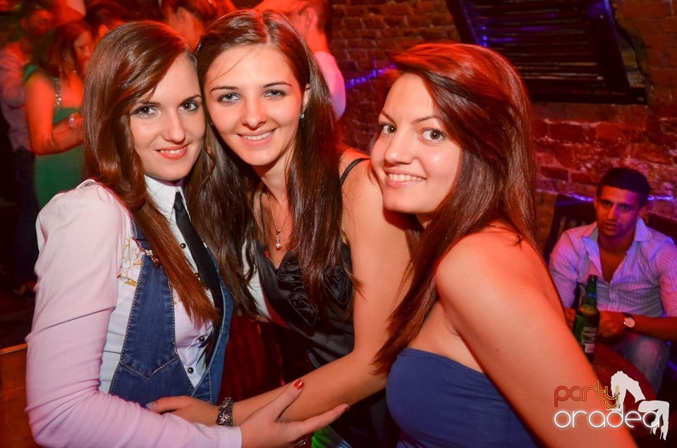 Petrecerea de miercuri în Club Escape, 