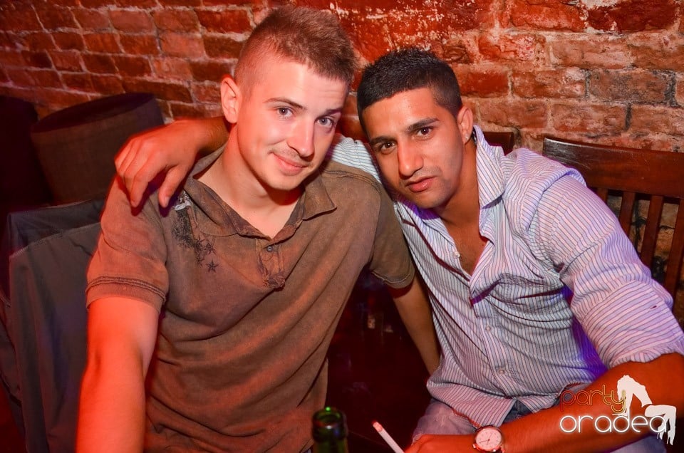 Petrecerea de miercuri în Club Escape, 