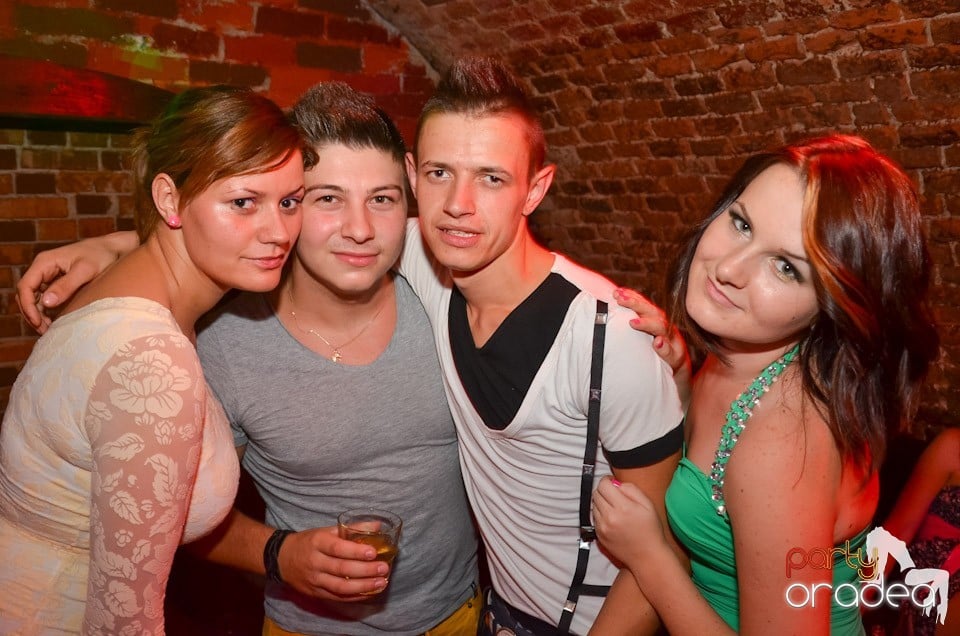 Petrecerea de miercuri în Club Escape, 