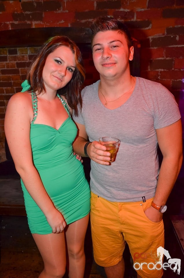 Petrecerea de miercuri în Club Escape, 