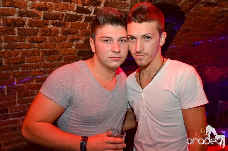 Petrecerea de miercuri în Club Escape, 