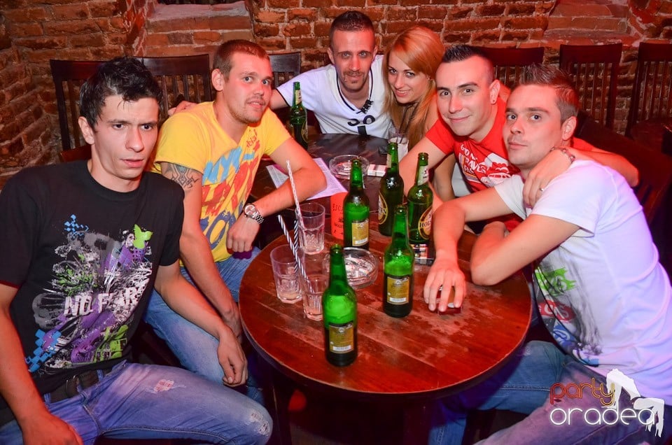 Petrecerea de miercuri în Club Escape, 