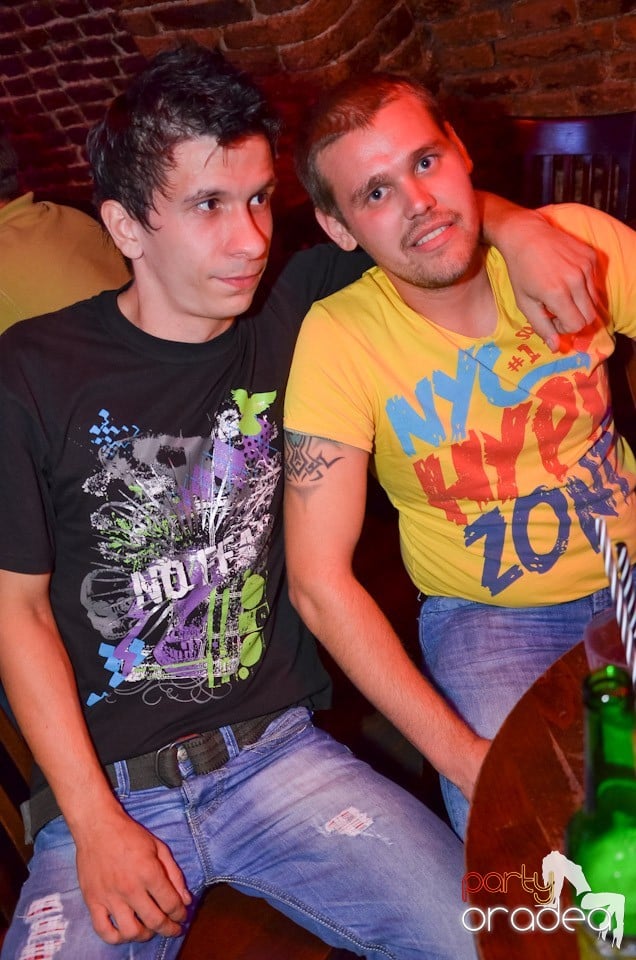 Petrecerea de miercuri în Club Escape, 