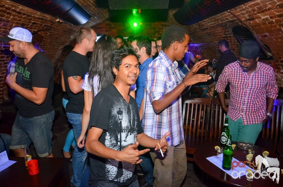 Petrecerea de miercuri în Club Escape, 