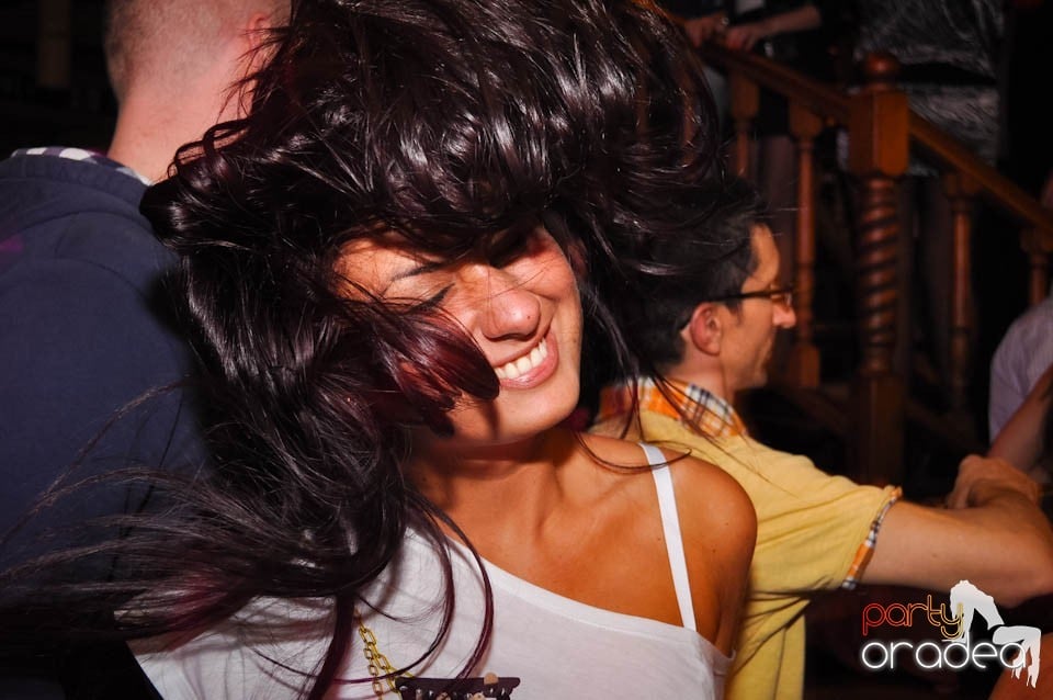 Petrecerea de Paşti continuă în Zulu, Zulu Caffe