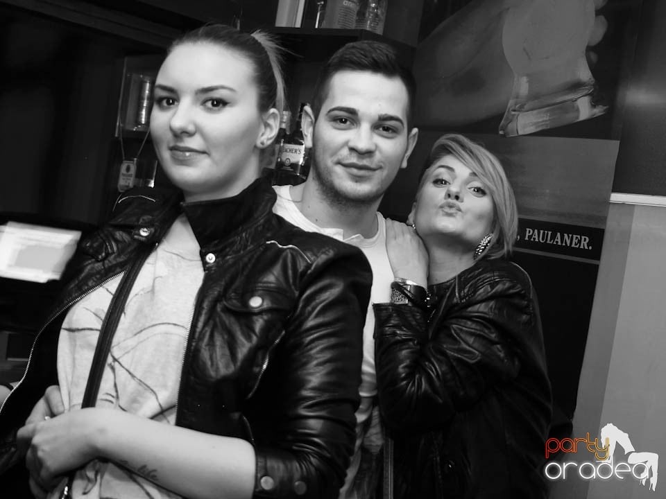 Petrecerea de sâmbătă seara în Juice, Juice