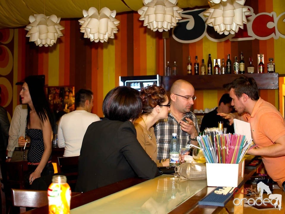 Petrecerea de sâmbătă seara în Juice, Juice