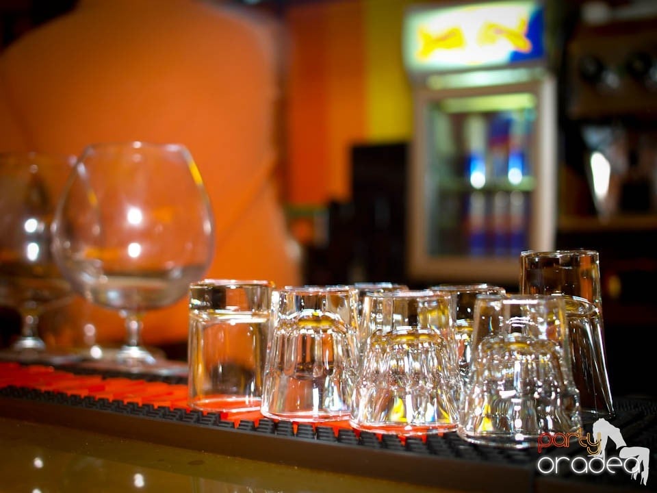 Petrecerea de sâmbătă seara în Juice, Juice