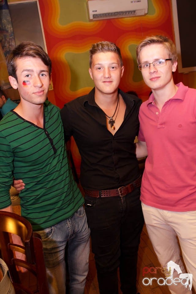 Petrecerea de vineri seara în Juice, Juice